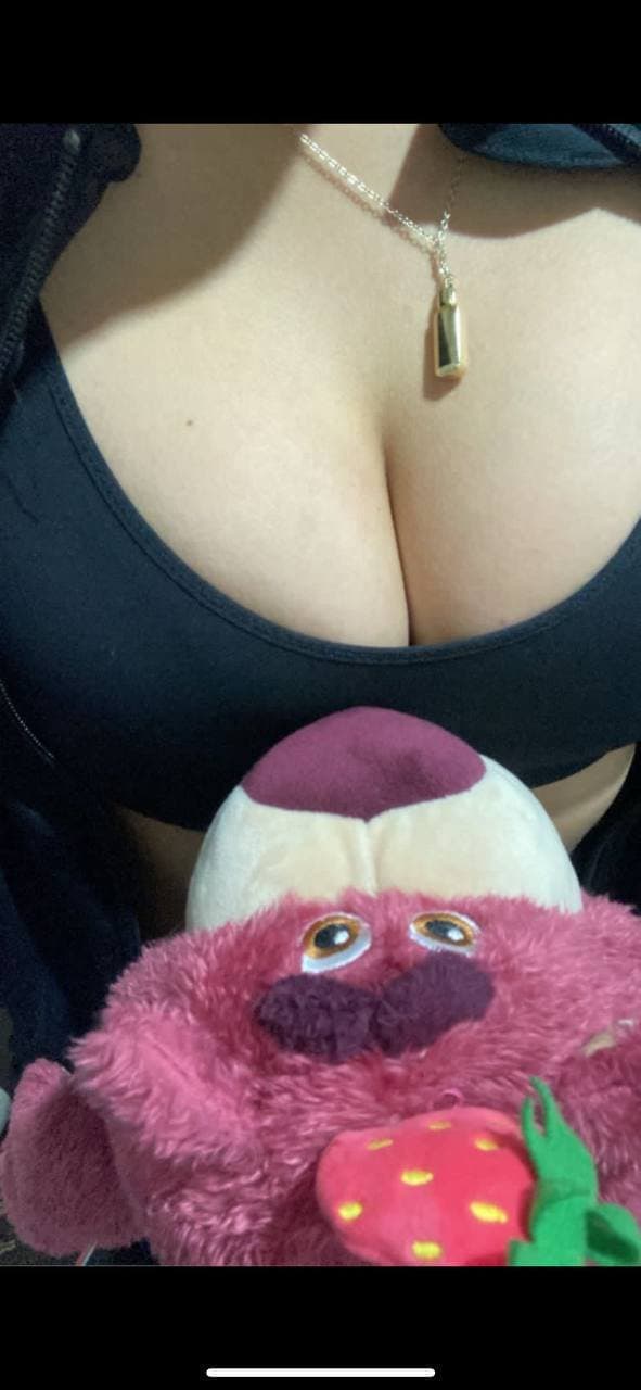 ELLA ES REGINA, ES DE MONTERREY MÉXICO Y ES OTRA PUTITA MÁS QUE FUE ENTREGADA POR SU NOVIO ??