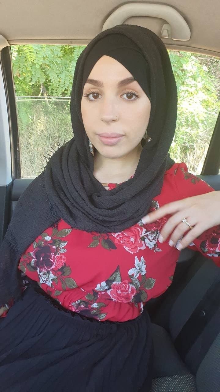 Best hijab whore you will ever see i hope anyone knows her name or anyting more form her