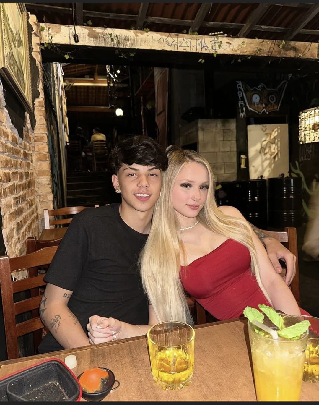 Loirinha casada vazada novinha traindo o namorado corno, não sobrou nada pro chifrudo