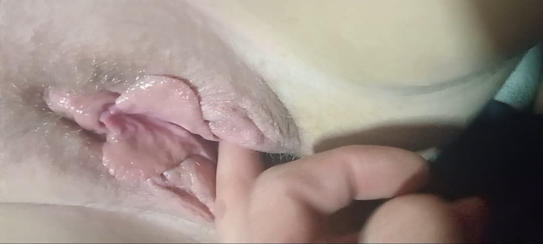 Playing with wifes pussy.rubbing her small pink clit.doesnt south african pussy look delicious ?