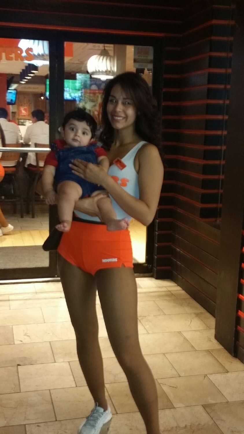 Thicc Hooters Latina