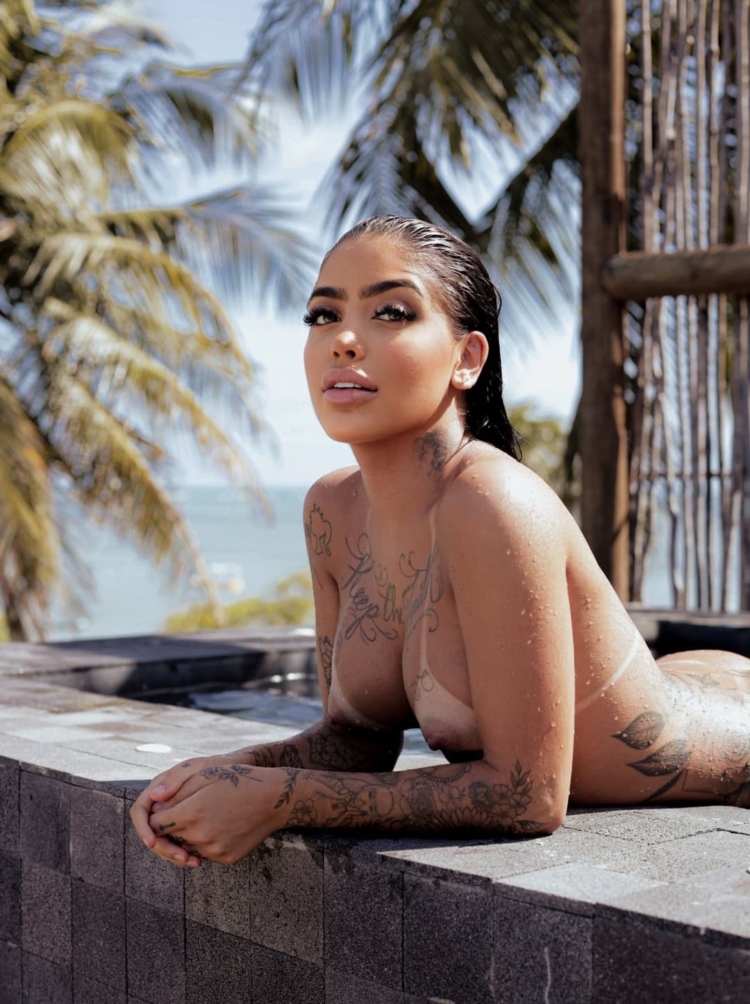 Brunette Freak Loves Pleasing Her Fans!!!???