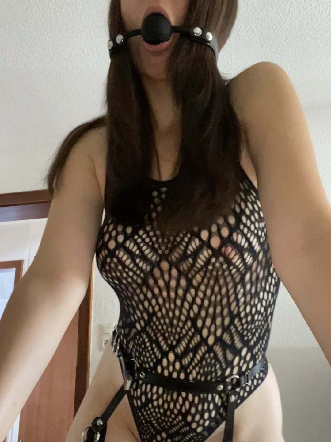 Click to view full size Simone is a horny slutmom ??