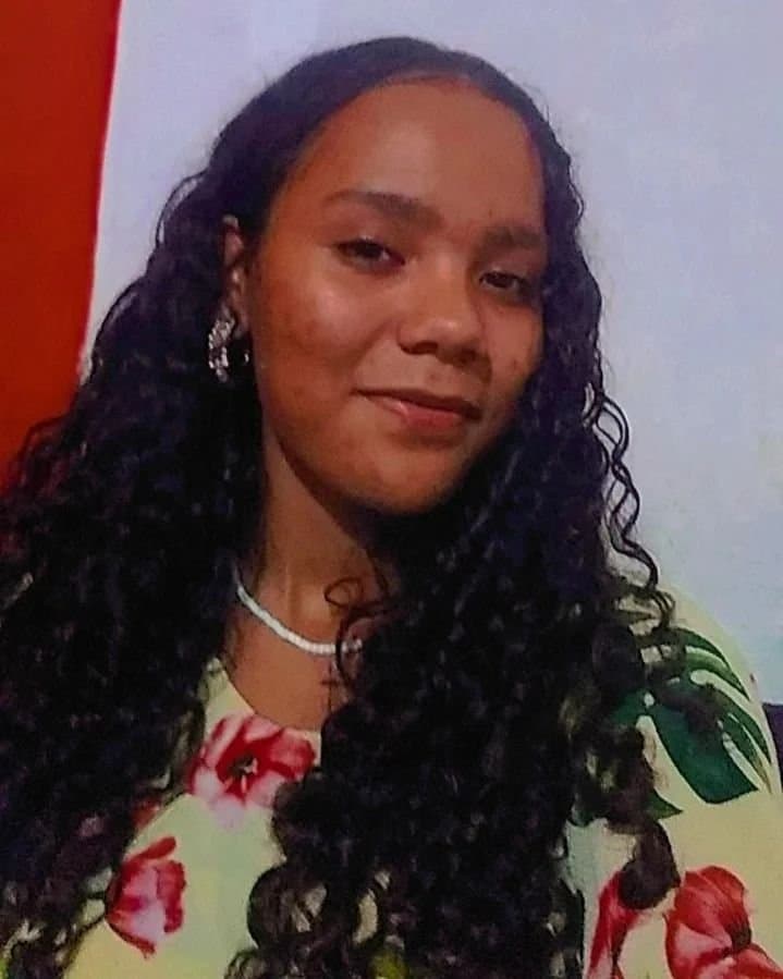 Se eu disser que essa morena tira muito leite vcs acreditam?