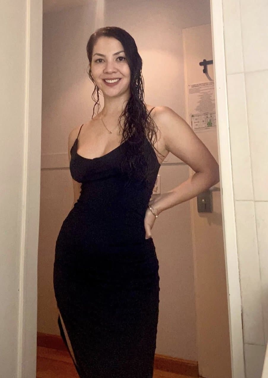 Hot Asian-latina with big boobs and amazing legs. Enjoy!