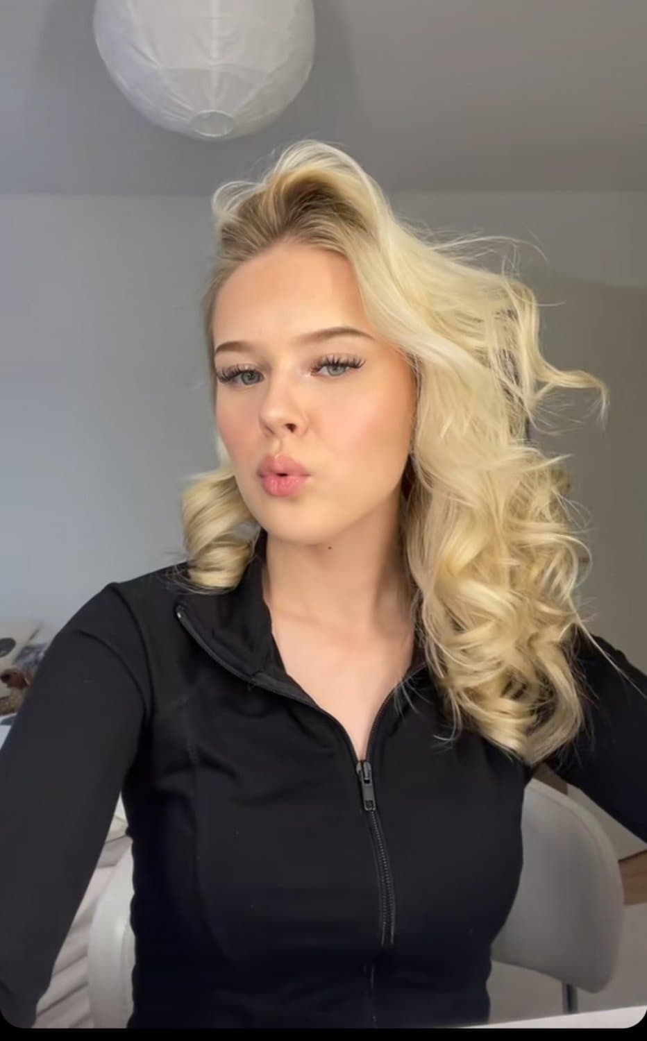 I found this one dude little sister go make him cry and scare on kik: honkka7