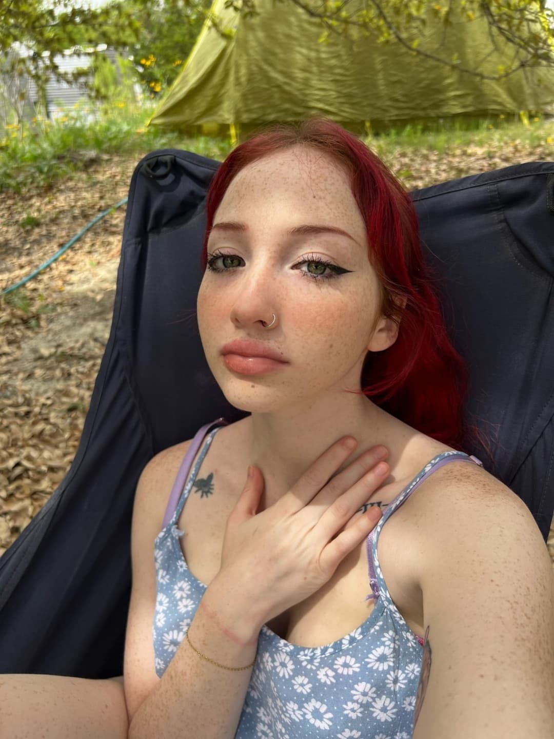 Click to view full size freckled white bitch loves showing her tits