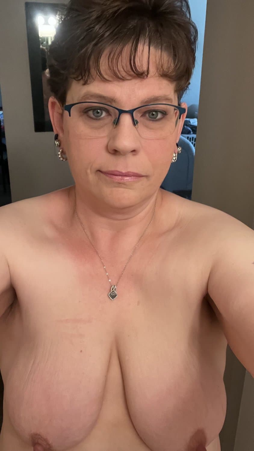 A real slutty ass amateur milf Rachel from Facebook dating