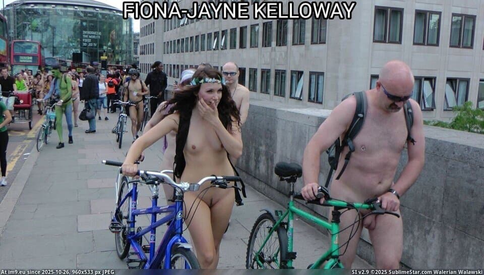 Fiona-Jayne K. and Emmy M. nude in public (2)