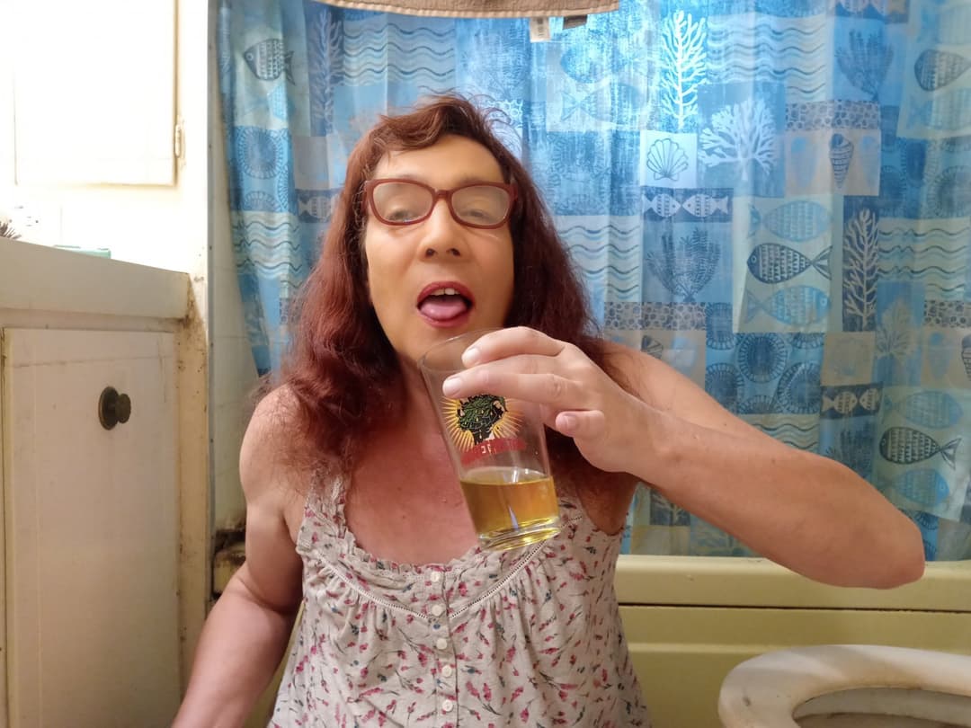 Drinking my own pee kik sissywhoredonna
