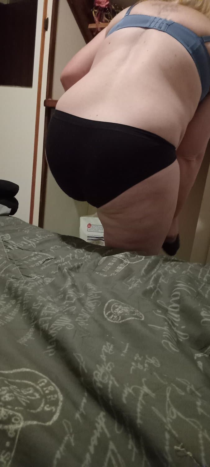 Sneaky 2 getting dressed