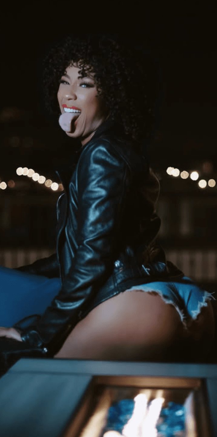 Click to view full size Misty Stone promíscua