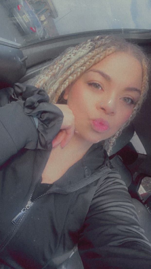 Light skin baddie with big tits and tight pussy