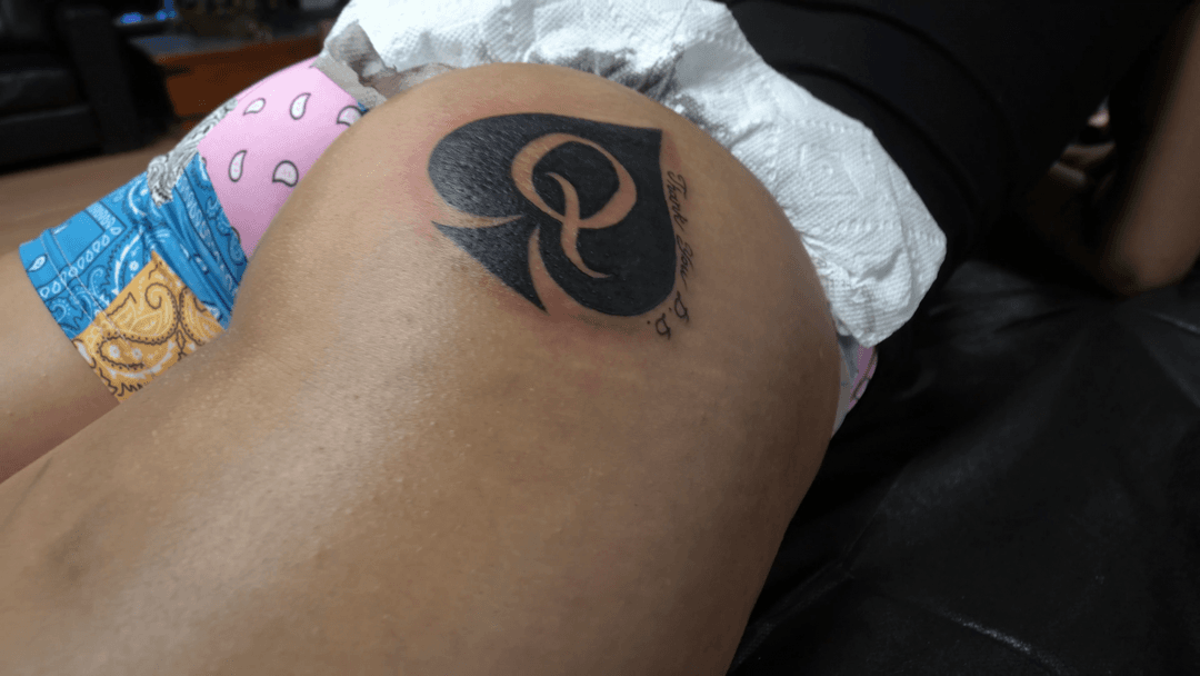 Getting QoS Tattoo- QUEEN OF SPADES TATTOO