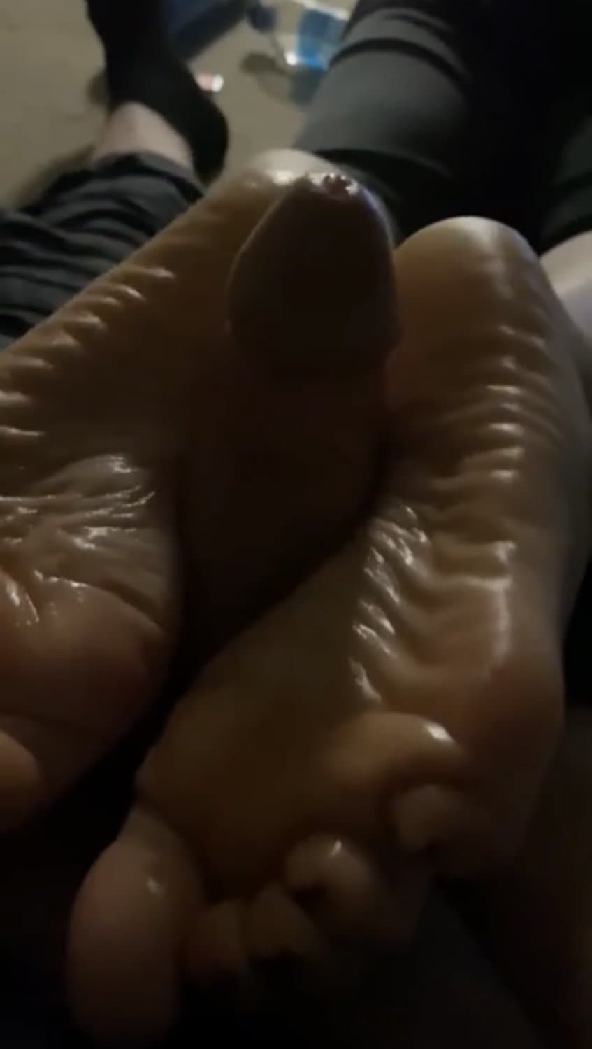 hot latina reverse footjob