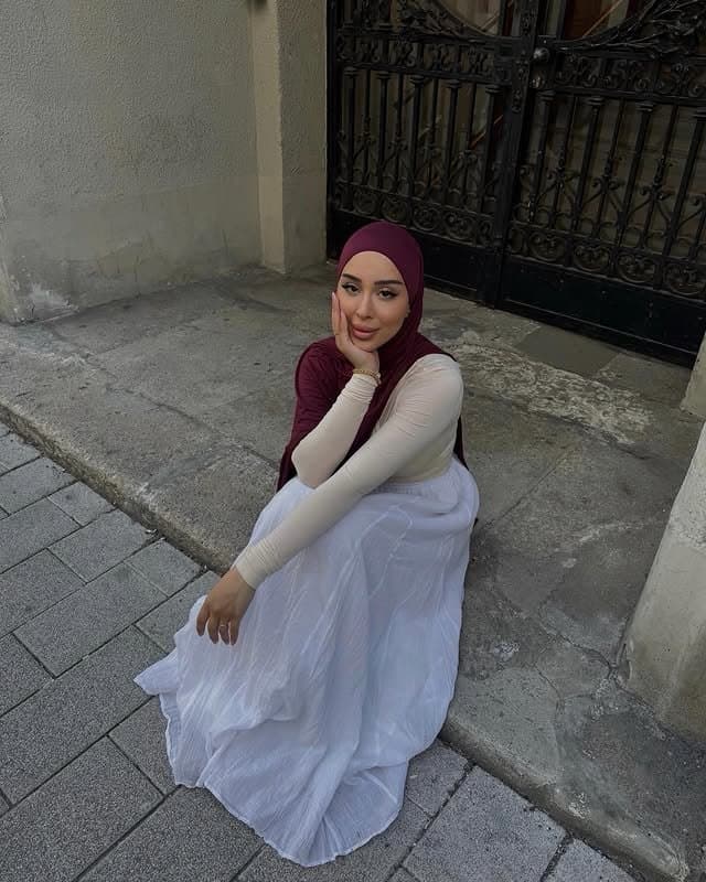 Arab hijabi girl with nice feet and soft boobs - hijab from austria