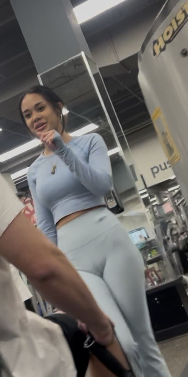 Asian babe showing off her body in the gym. Hot gstring print. Cameltoe ! Like & comment if u enjoy