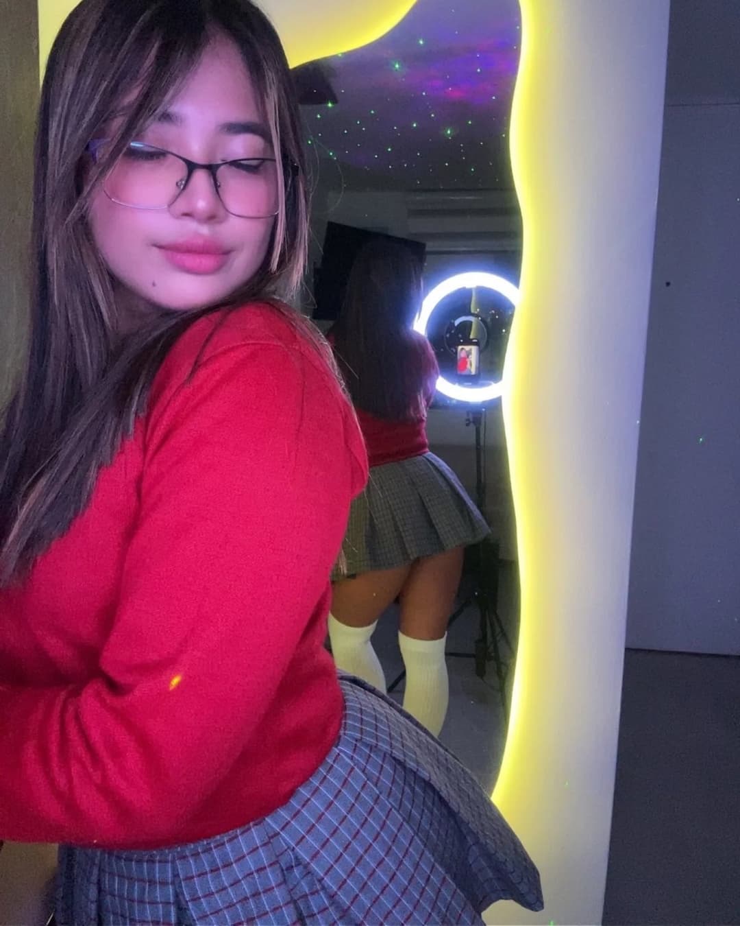 Dos colombianas con uniformes colegiales para que te des una buena paja