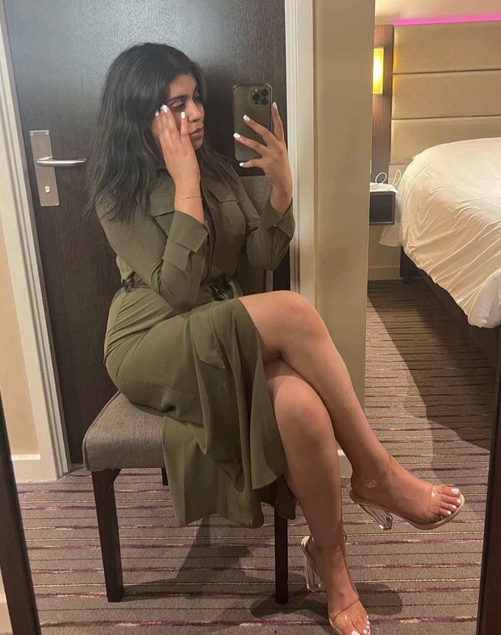 Paki babe loves it when you masterbate over her pics