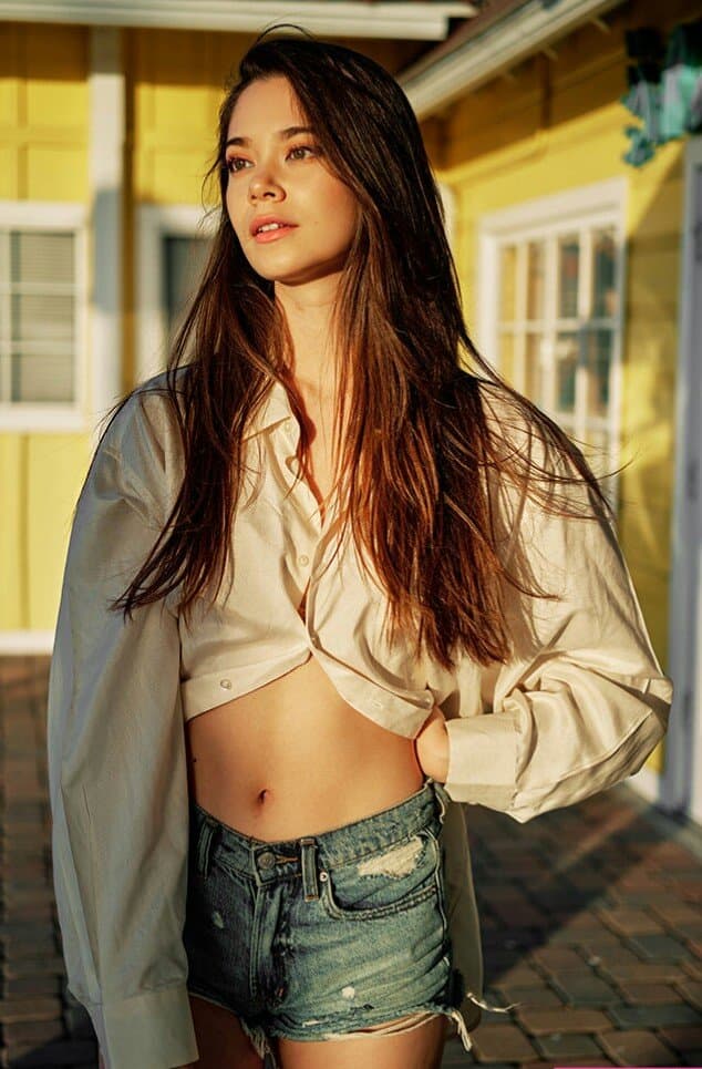 Mixed German-Korean model MELODI FLACK deserves your baby oil covering her pretty face