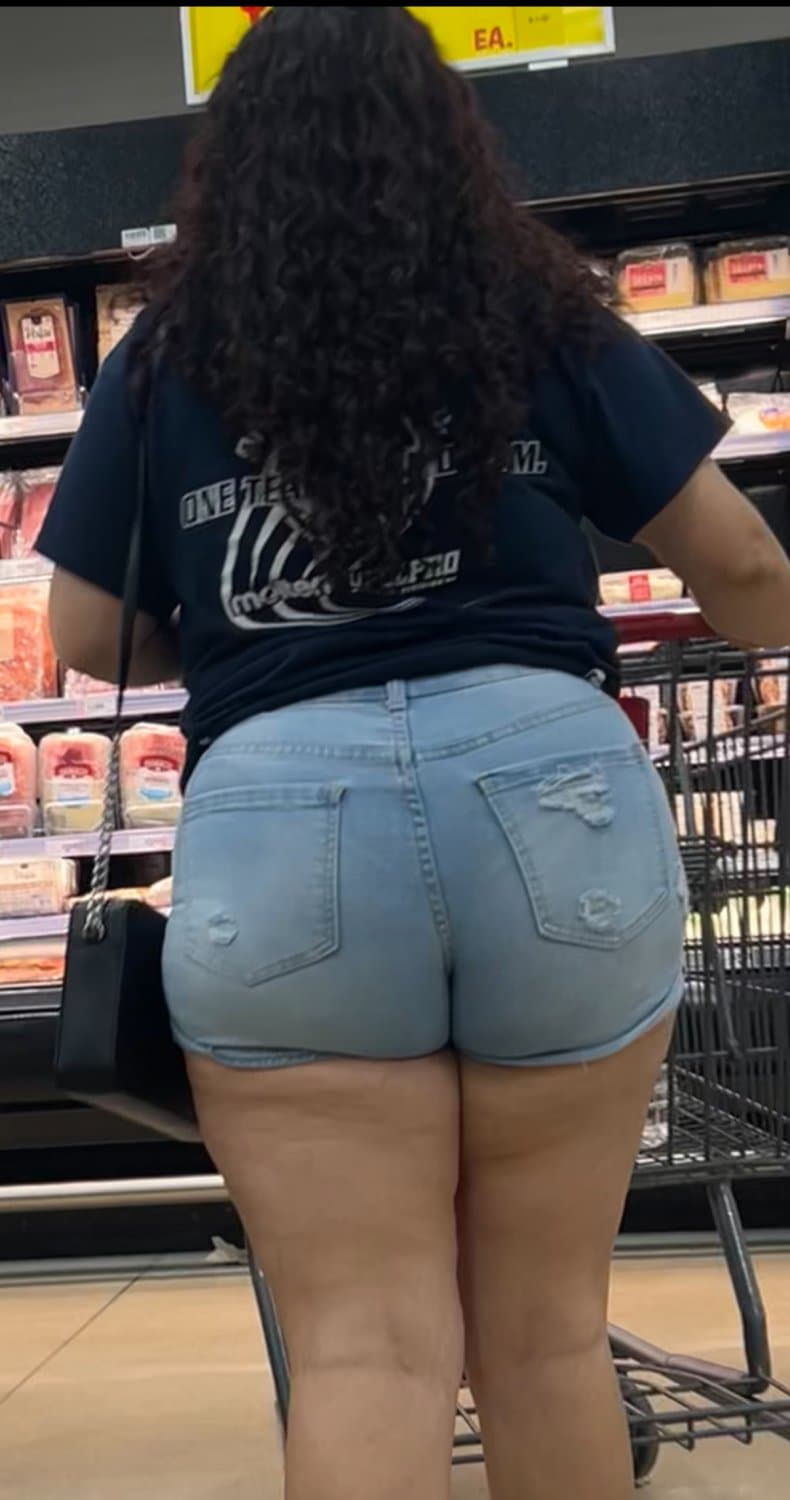 Sexy BIG OL BOOTY Latina! In Jean shorts