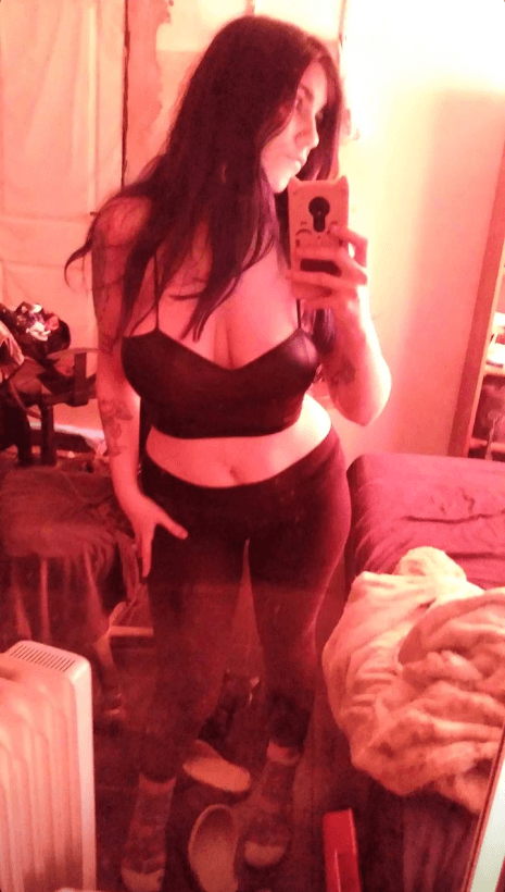 AYUDA! HELP! ALGUIEN TIENE MATERIAL SIN CENSURA DE ELLA?