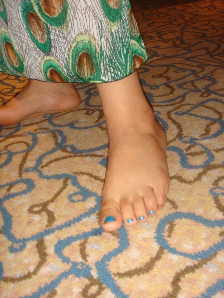 Fingernails are original color, toenails are blue, pussy is hairy