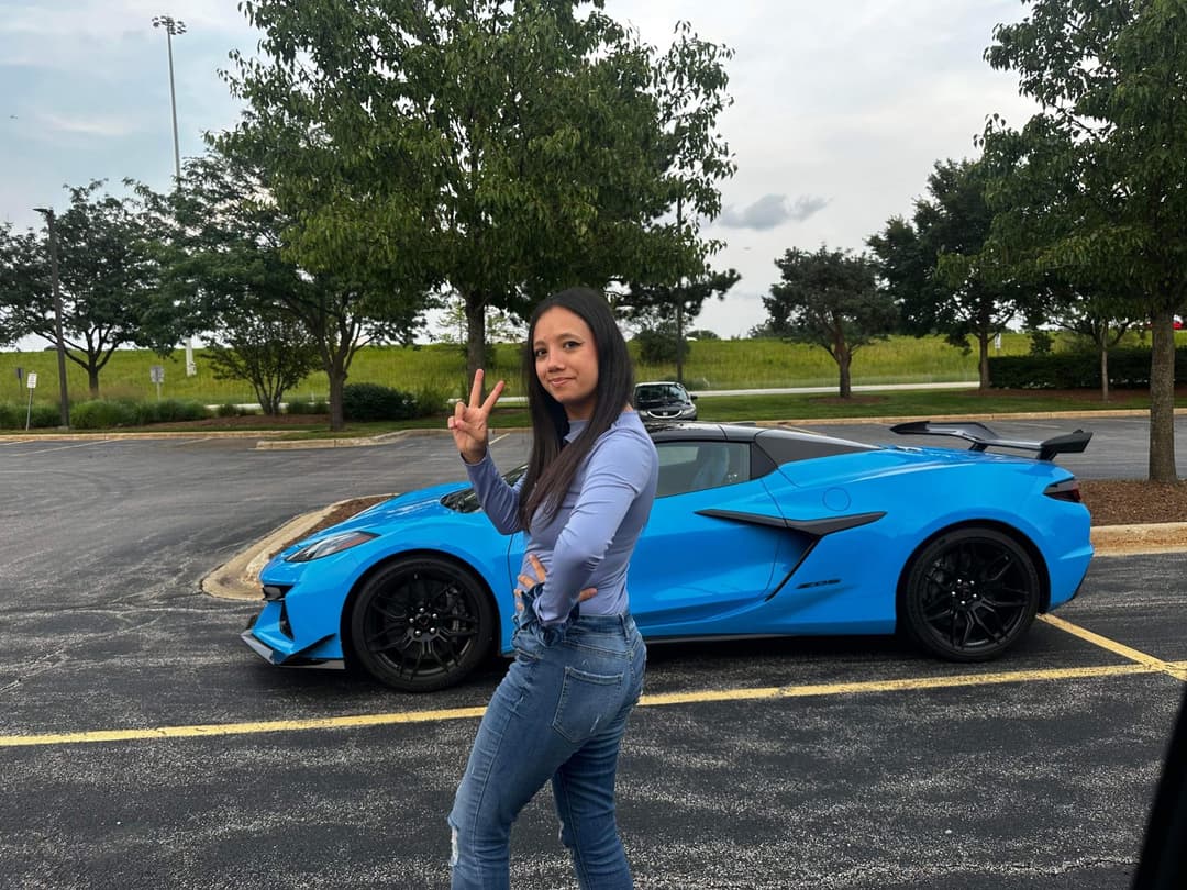 Who has more of Danielle or has met her? ? (18+)! (Chicago)