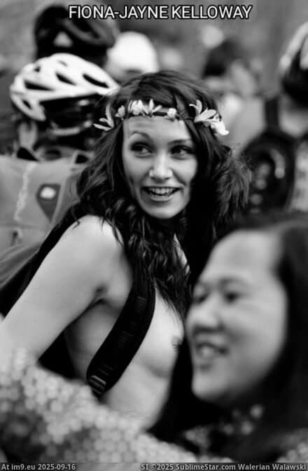 Fiona-Jayne K. and Emmy M. nude in public (1)