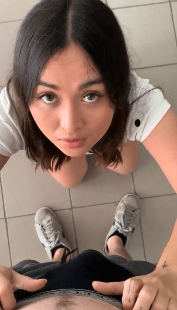 First Date With College Beauty End With Risky Blowjob & Facial