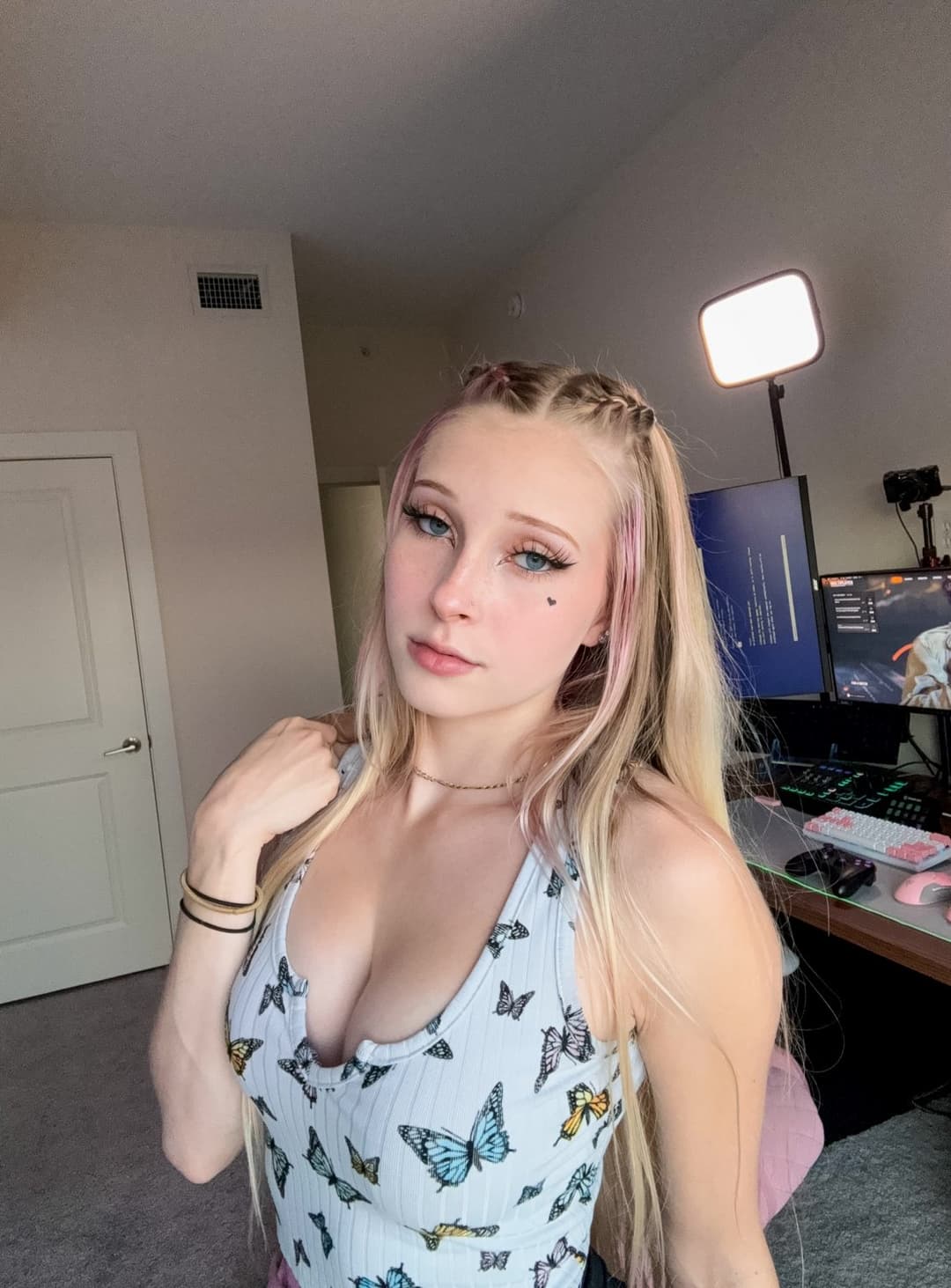 Is this pose teasing enough to spend a sizzling night with you