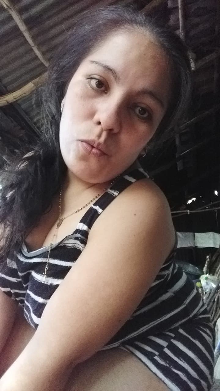 Becky madre puta Salvadoreña se deja coger por mi y mis amigos.