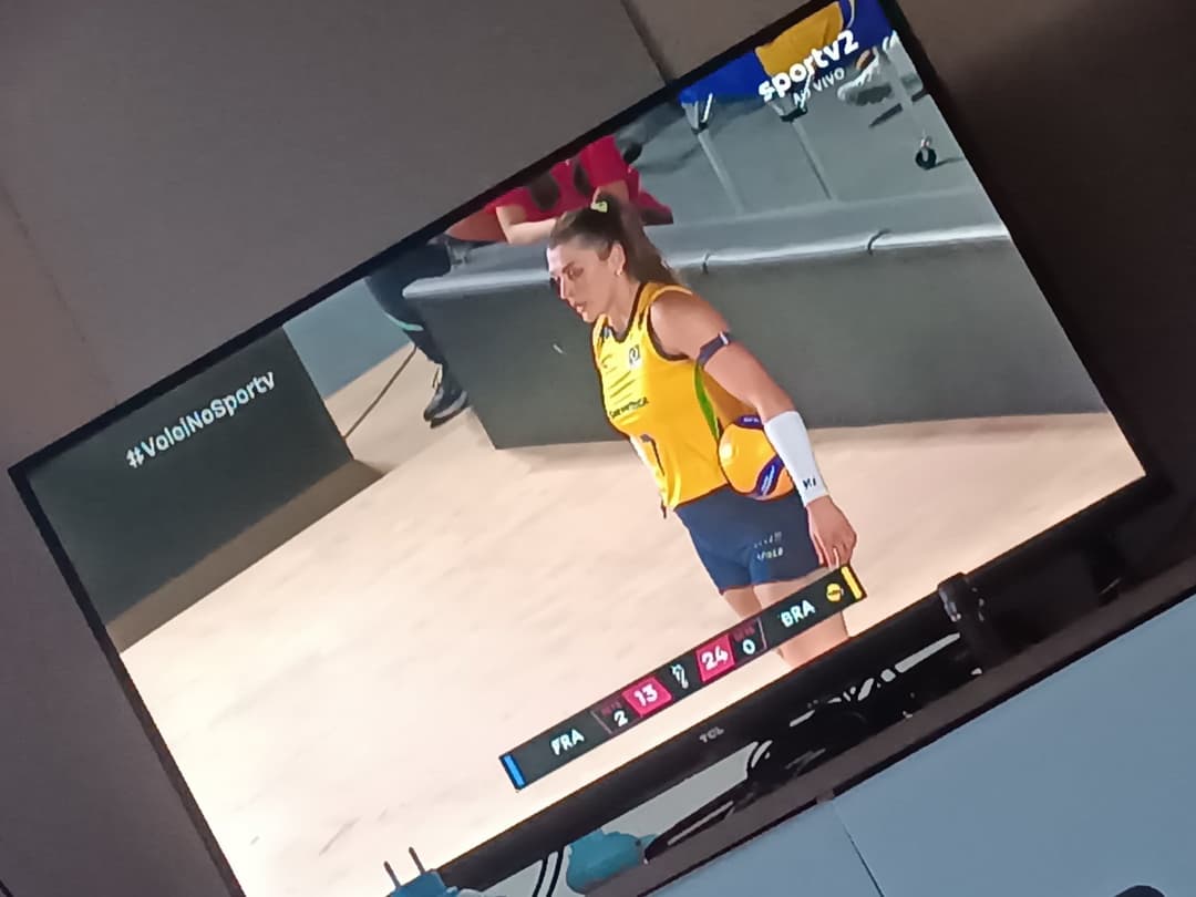 Click to view full size Eu tava assistindo o jogo da seleção e quase me acabo na punheta vendo essas gostosas ???