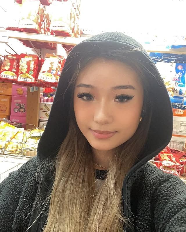 Sexy petite ABG teen Leilani