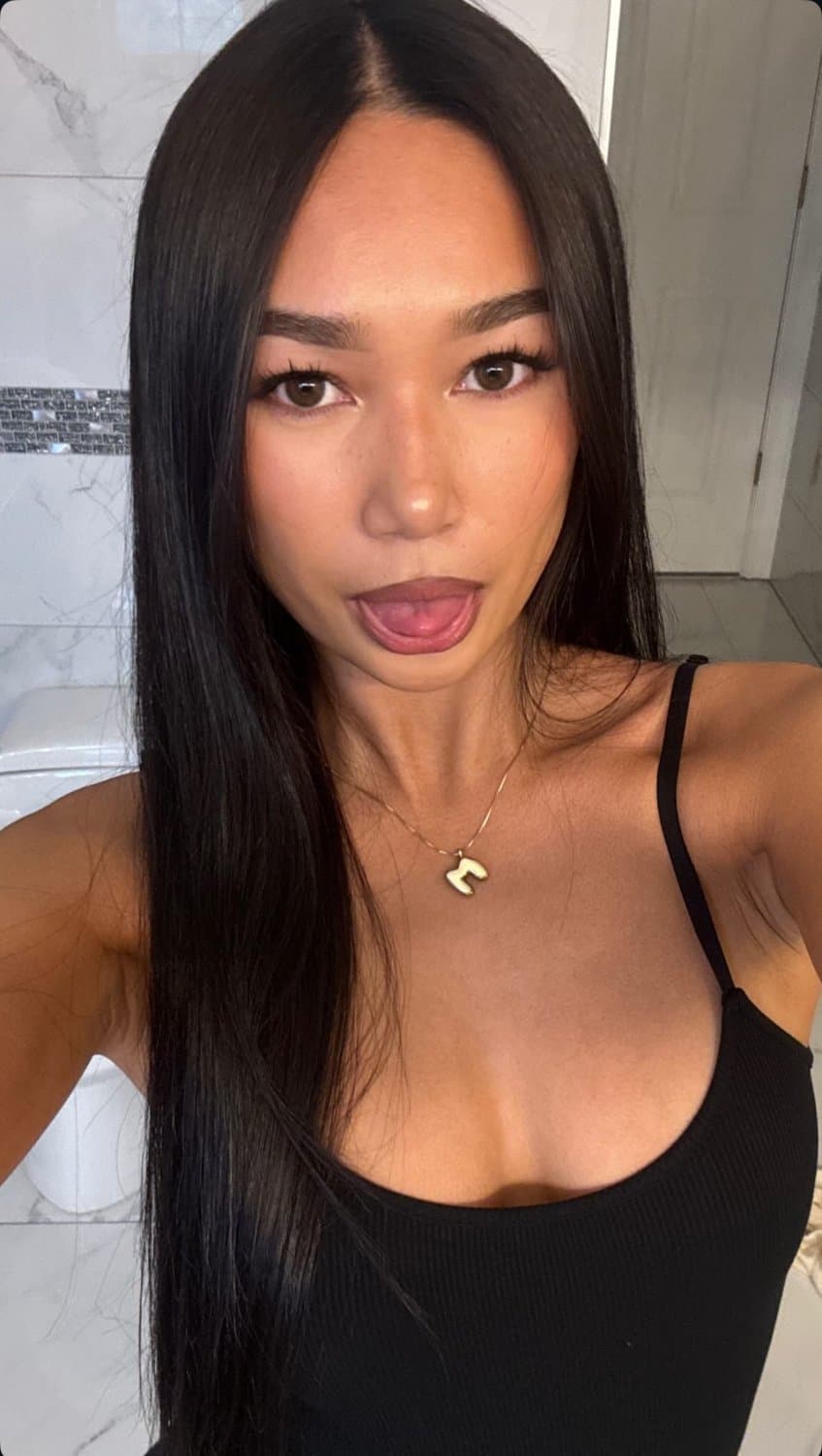Click to view full size *RARE* Asian Instagram Model’s LEAKED TITS! ??? Check the necklace! Save while you can! ???