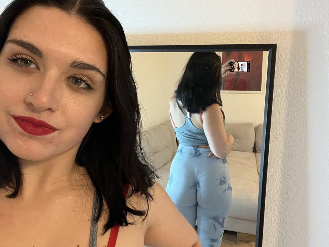 Thick PAWG Gym Slut Has A Great Big Ass