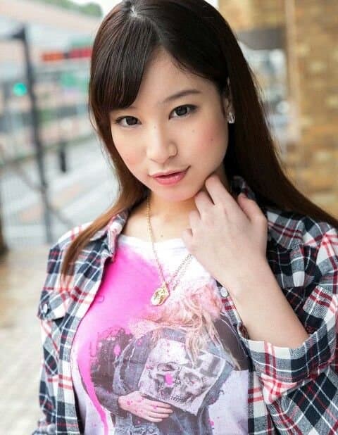 Chinami Sakura, hermosas japonesa una puta arrecha x l verg.