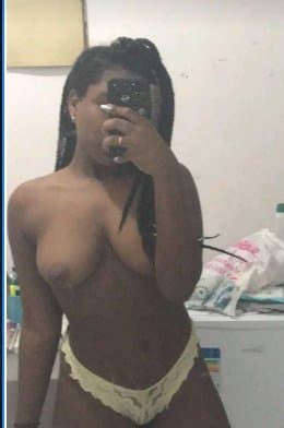 Ex namoradinho pediu pra vazar a putinha q agr ta com outro nome dela é Maria eduarda mora no RJ