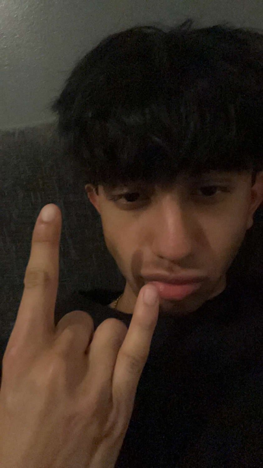 18yo Gay paki slut loves playing with his huge cock and showing off his tight boy pussy to older men