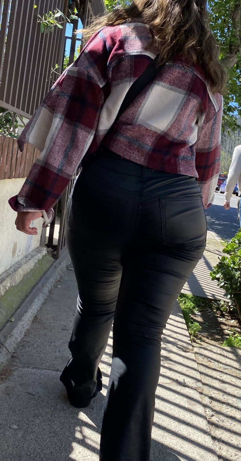 pawg in leather pants