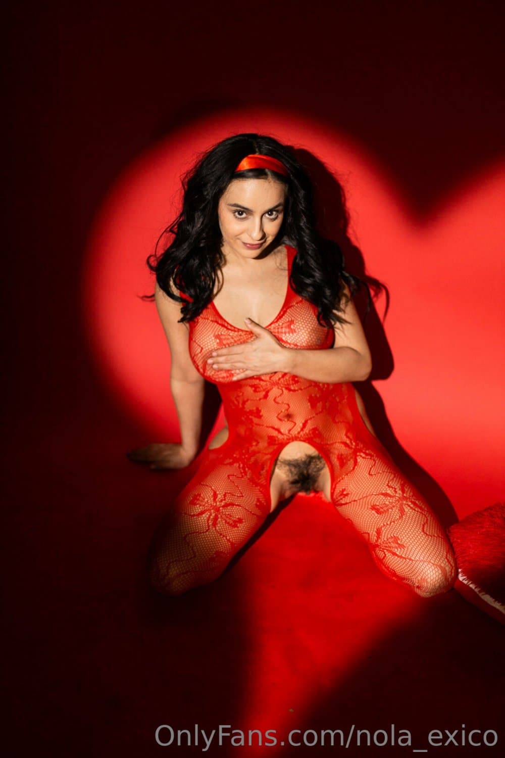 Click to view full size When your selfie game is on point and your boobs are stealing the show! ?? Nolɐ‾ǝxᴉɔo