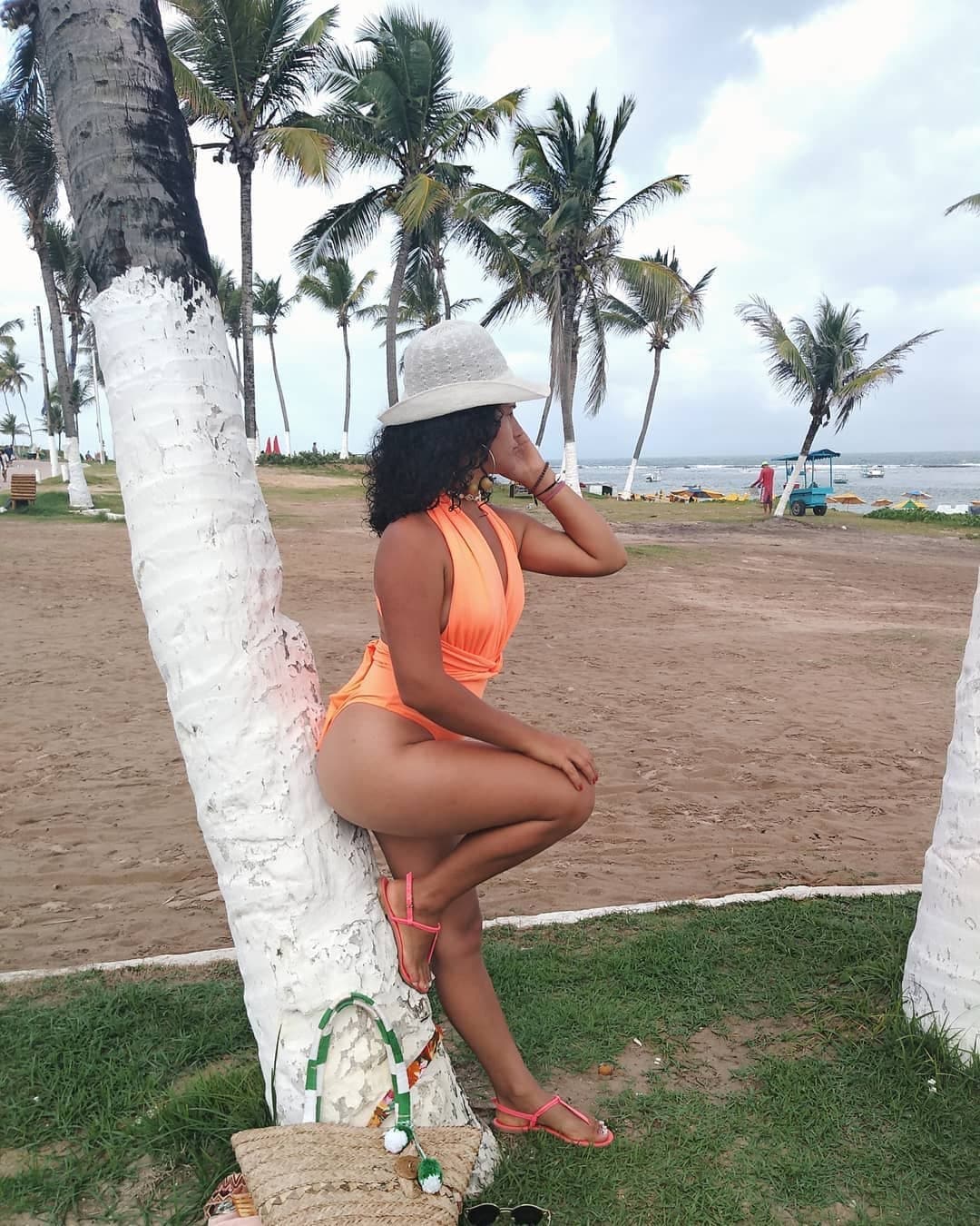 Click to view full size Minha nova deusa dona de casa já mim fez gozar muito