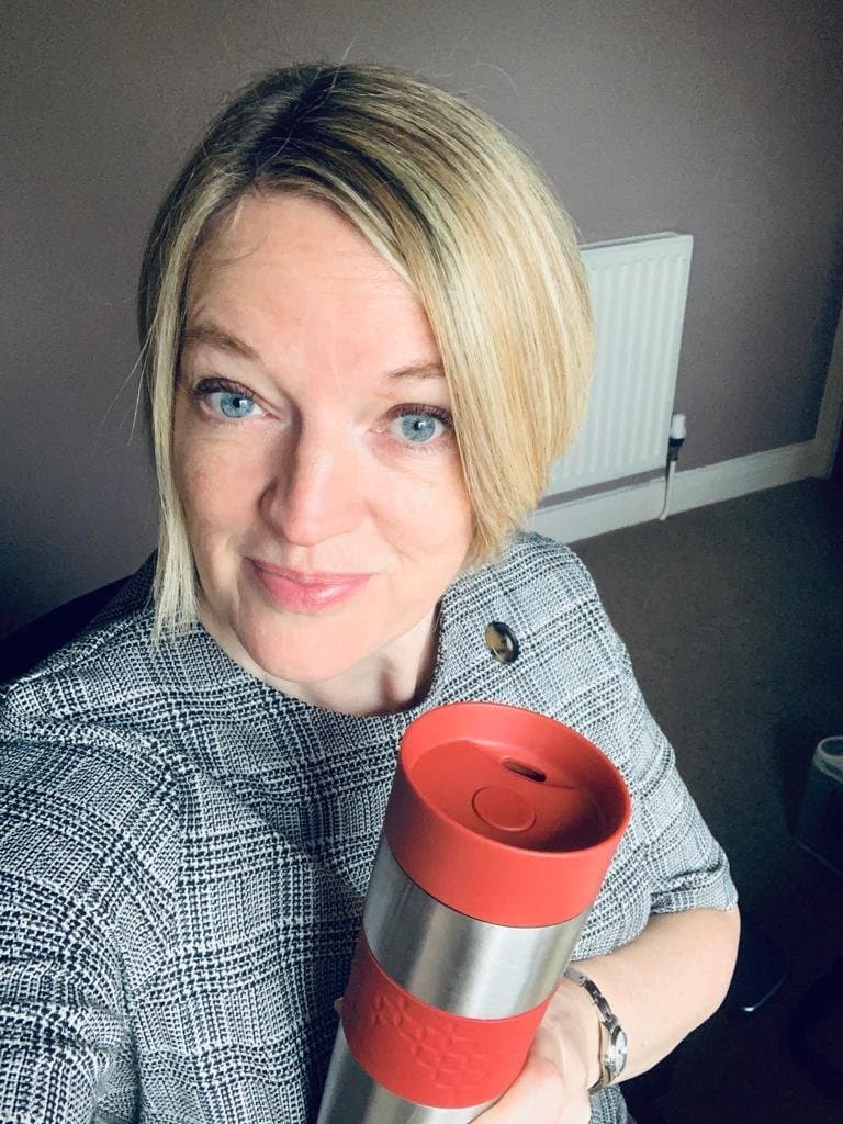 MILF KAREN FLASHING HER CHUBBY PUSSY