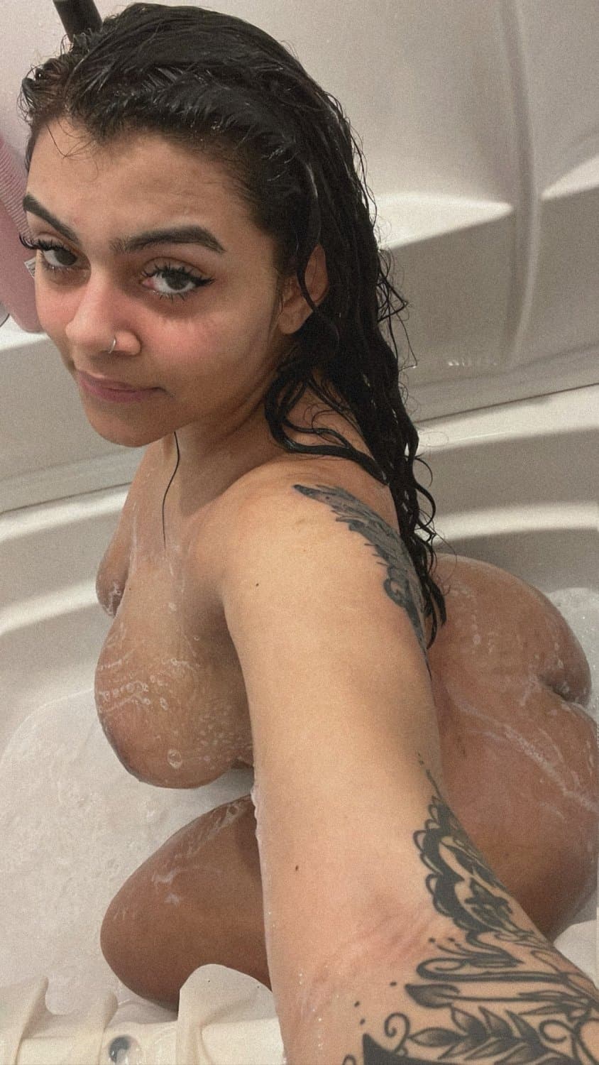 Maryelee juicy big booty ass clapping in forbidden pants