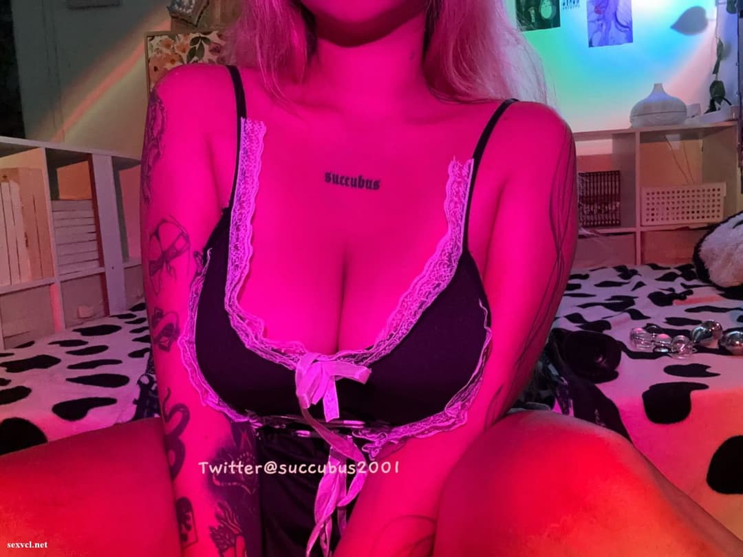 Click to view full size Vietnamese Twitter succubus2001 nude leaked 039