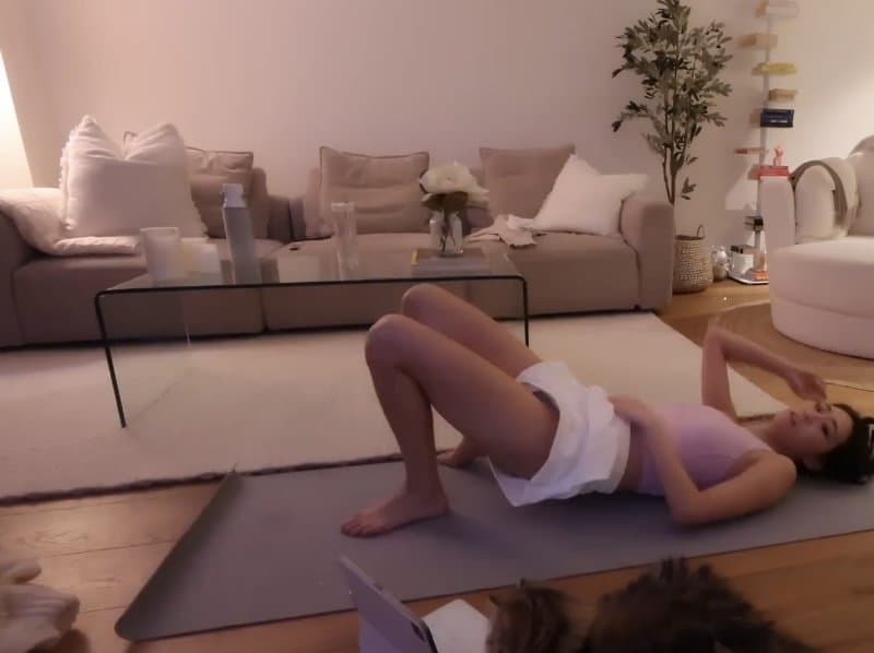 Cheeky home workout for daddy