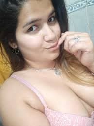 Click to view full size Cin mostrando las tetas