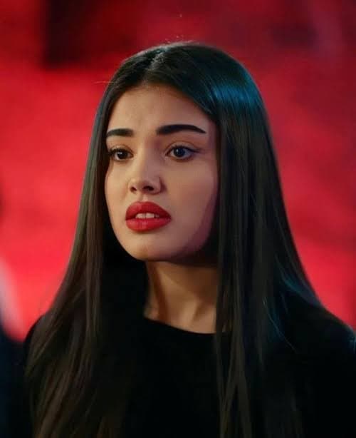 Lizge comet muito linda essa maravilha de mulher ??