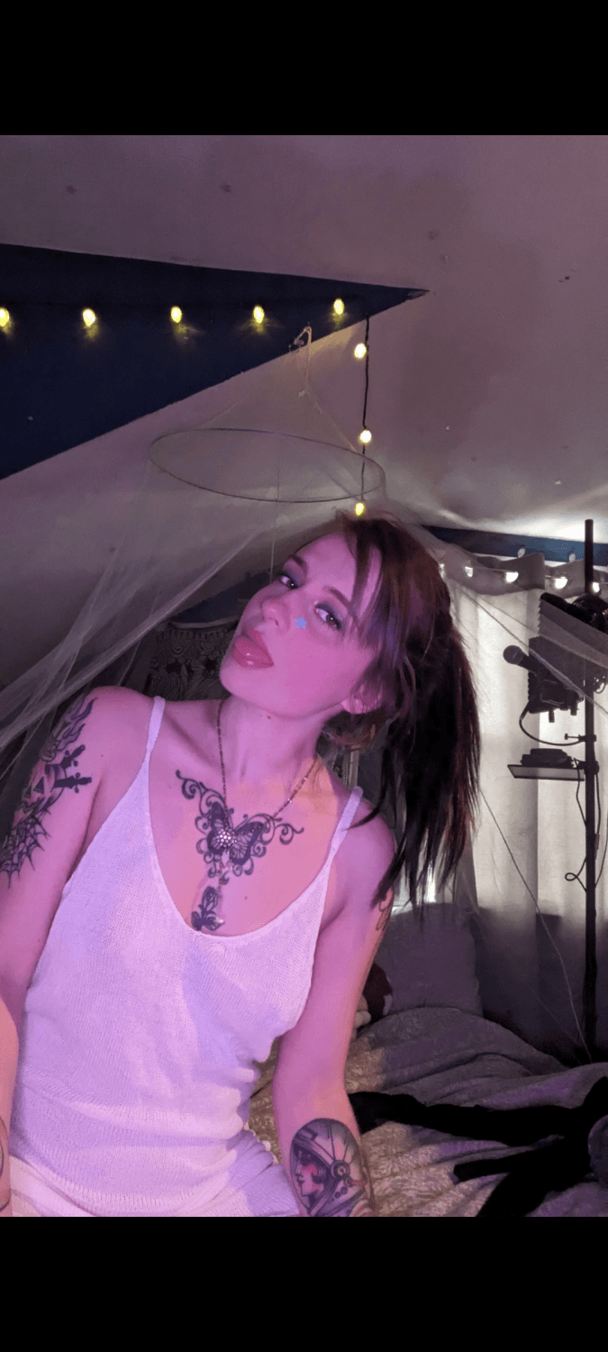 Natural slut Vera can finally unleash the slut inside all the way