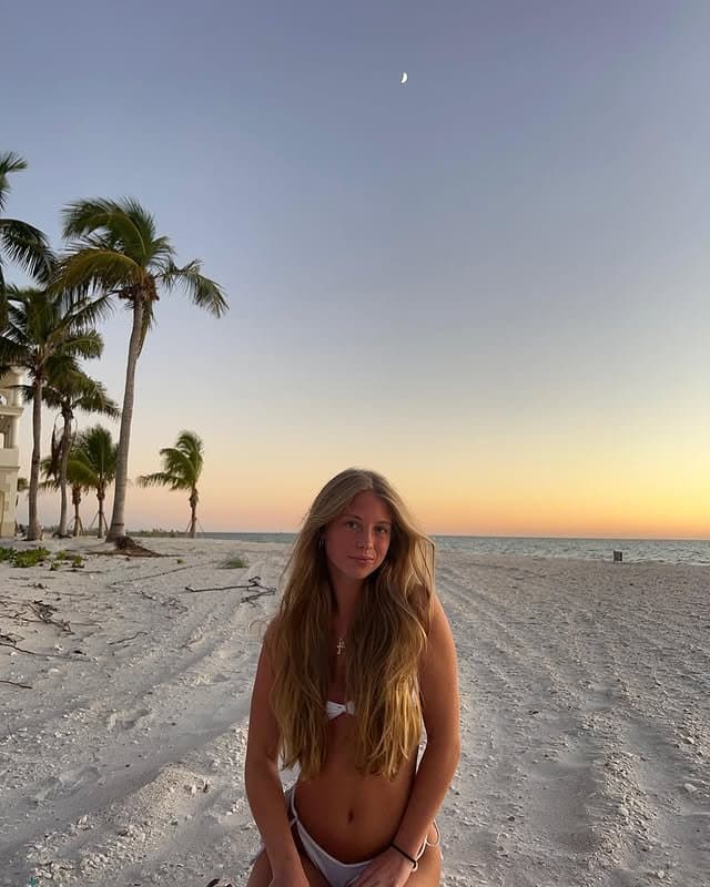 Sexy petite blonde teen Dylan